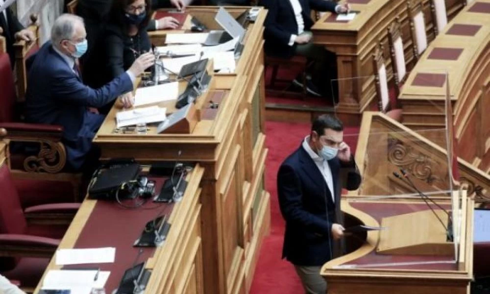 ''Καυγάς'' Τσίπρα-Τασούλα - Διεκόπη υπό έντονες αποδοκιμασίες η συνεδρίαση